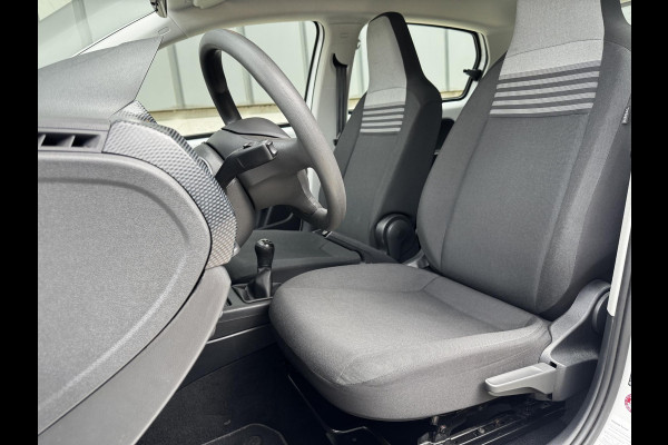Volkswagen up! 1.0 | Airco | CC | Camera | Stoelverwarming | Navi via App | DAB+ |