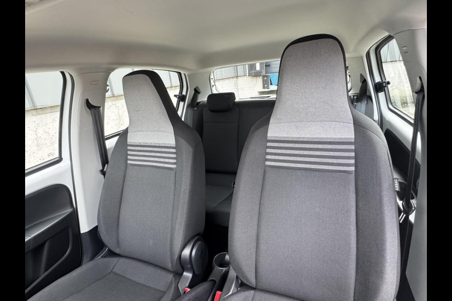 Volkswagen up! 1.0 | Airco | CC | Camera | Stoelverwarming | Navi via App | DAB+ |