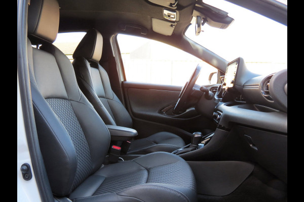 Toyota Yaris 1.5 Hybrid Executive Bi-Tone | LED KOPLAMPEN | NIEUWE ALL-SEASON BANDEN | LEDER | APPLE CARPLAY | STOELVERWARMING |