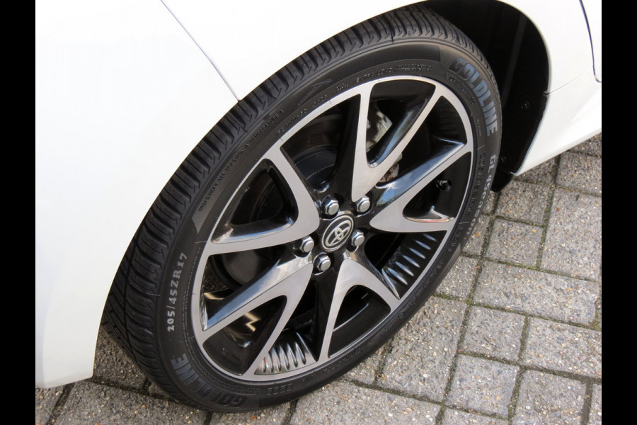 Toyota Yaris 1.5 Hybrid Executive Bi-Tone | LED KOPLAMPEN | NIEUWE ALL-SEASON BANDEN | LEDER | APPLE CARPLAY | STOELVERWARMING |