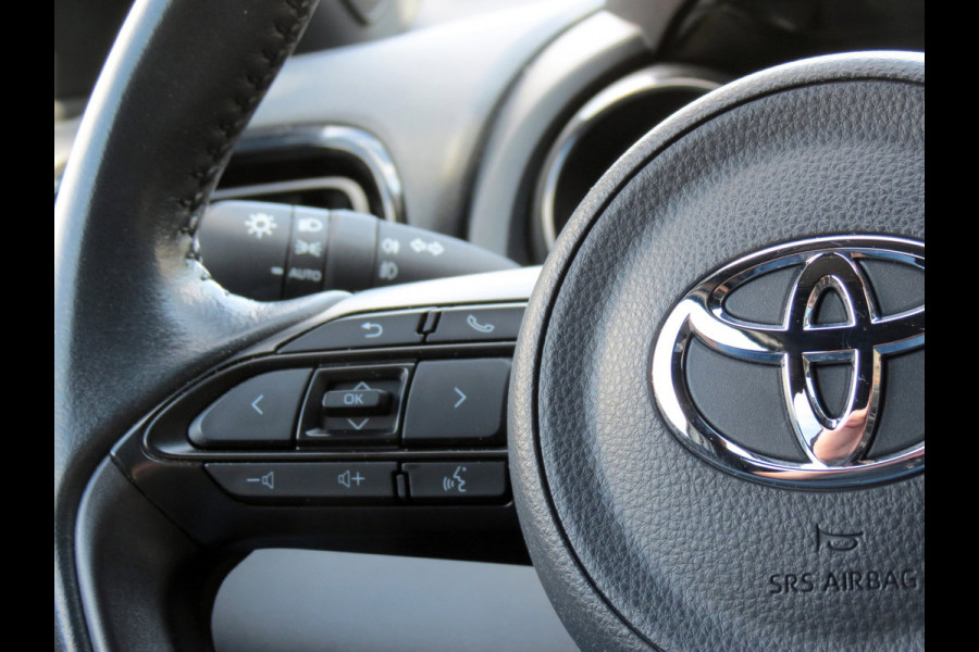 Toyota Yaris 1.5 Hybrid Executive Bi-Tone | LED KOPLAMPEN | NIEUWE ALL-SEASON BANDEN | LEDER | APPLE CARPLAY | STOELVERWARMING |