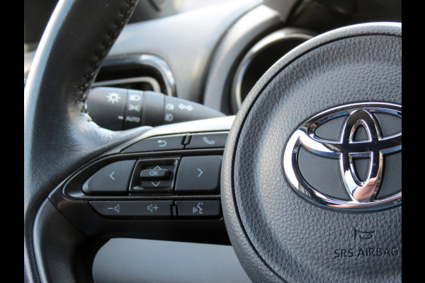 Toyota Yaris 1.5 Hybrid Executive Bi-Tone | LED KOPLAMPEN | NIEUWE ALL-SEASON BANDEN | LEDER | APPLE CARPLAY | STOELVERWARMING |