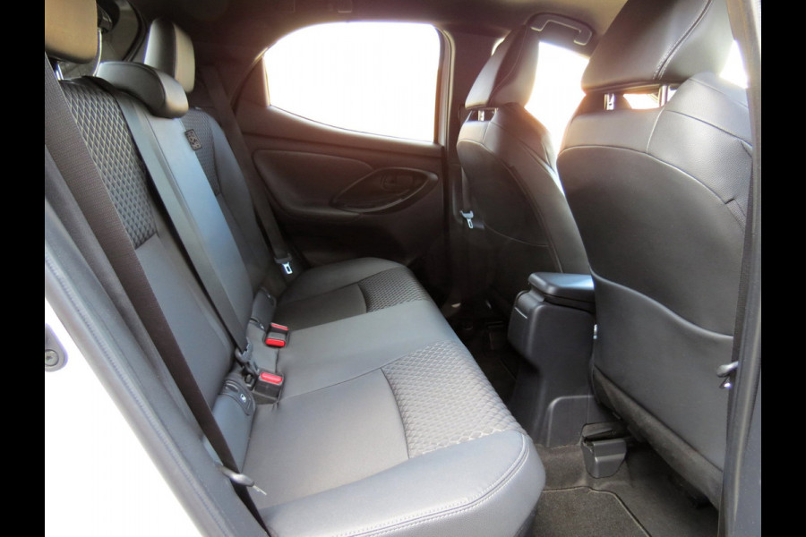 Toyota Yaris 1.5 Hybrid Executive Bi-Tone | LED KOPLAMPEN | NIEUWE ALL-SEASON BANDEN | LEDER | APPLE CARPLAY | STOELVERWARMING |