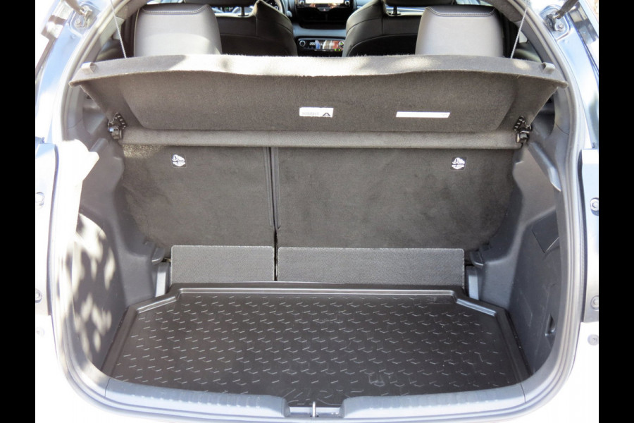 Toyota Yaris 1.5 Hybrid Executive Bi-Tone | LED KOPLAMPEN | NIEUWE ALL-SEASON BANDEN | LEDER | APPLE CARPLAY | STOELVERWARMING |