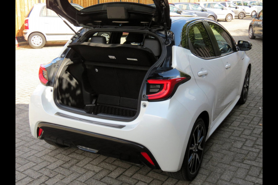 Toyota Yaris 1.5 Hybrid Executive Bi-Tone | LED KOPLAMPEN | NIEUWE ALL-SEASON BANDEN | LEDER | APPLE CARPLAY | STOELVERWARMING |