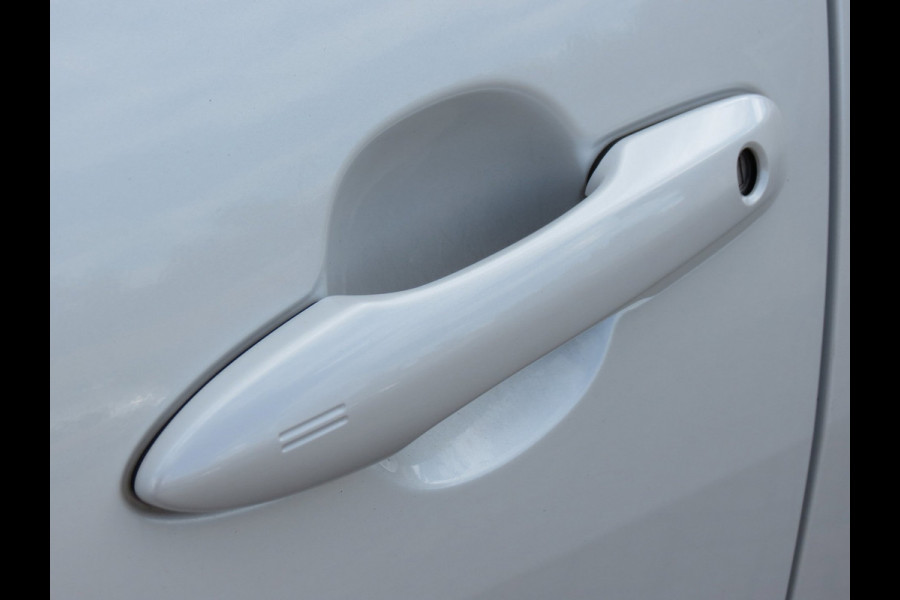Toyota Yaris 1.5 Hybrid Executive Bi-Tone | LED KOPLAMPEN | NIEUWE ALL-SEASON BANDEN | LEDER | APPLE CARPLAY | STOELVERWARMING |