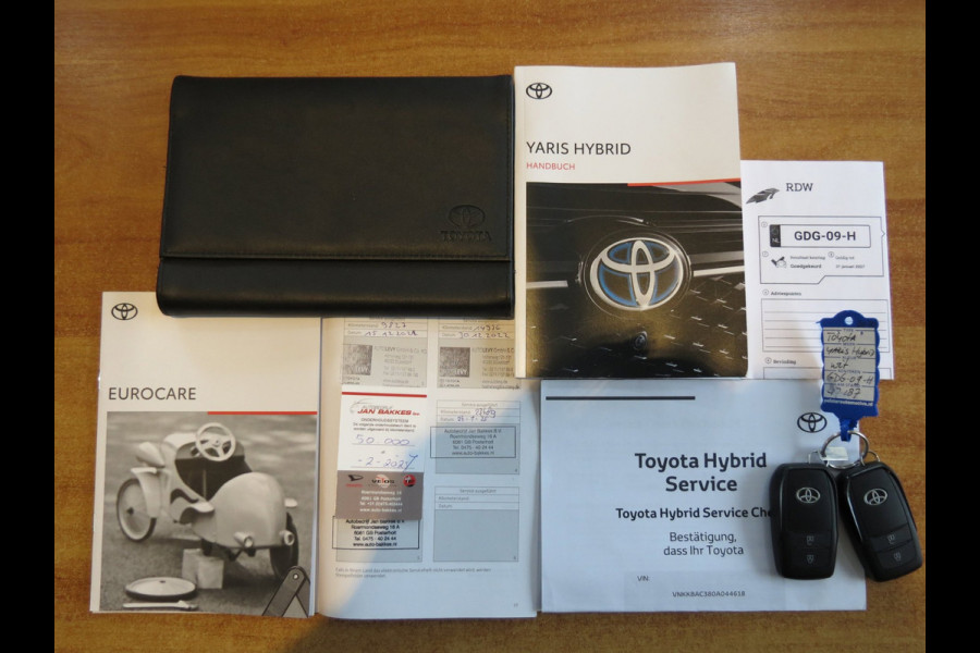 Toyota Yaris 1.5 Hybrid Executive Bi-Tone | LED KOPLAMPEN | NIEUWE ALL-SEASON BANDEN | LEDER | APPLE CARPLAY | STOELVERWARMING |