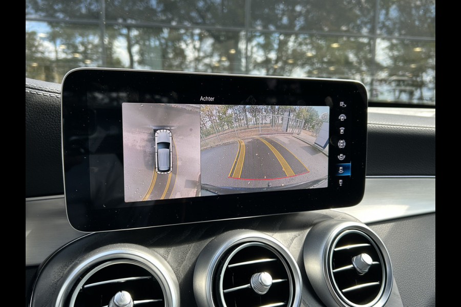 Mercedes-Benz GLC 300e AMG // Panoramadak // Trekhaak // Memory // Headup // 360 Camera // Digitaal dashboard // Sfeerverlichting // 20 inch