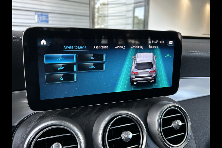 Mercedes-Benz GLC 300e AMG // Panoramadak // Trekhaak // Memory // Headup // 360 Camera // Digitaal dashboard // Sfeerverlichting // 20 inch