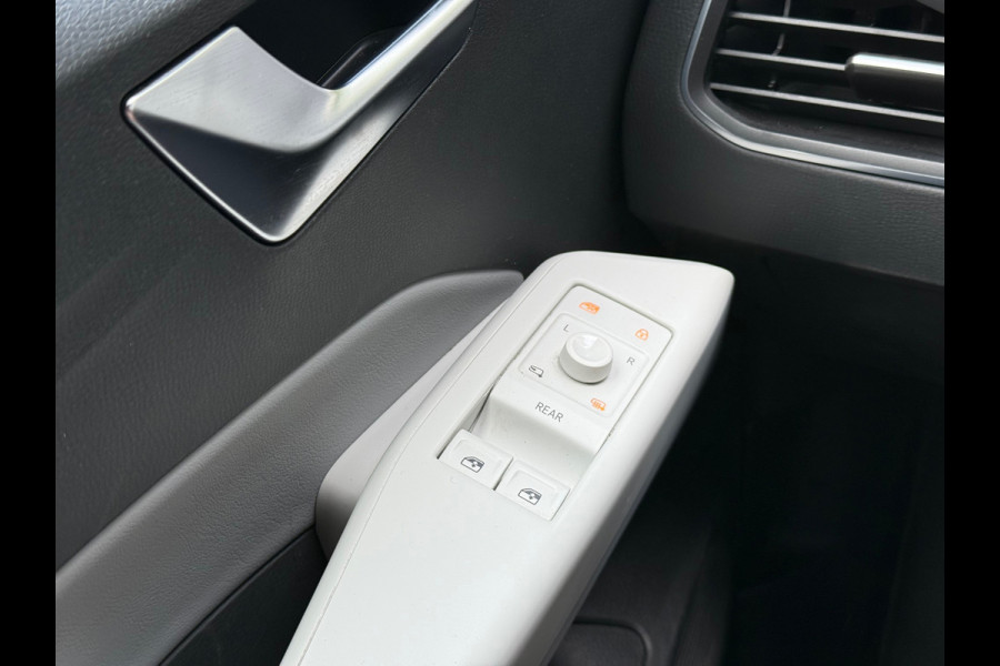 Volkswagen ID.3 Business 58 kWh First Edition l 90,86% SOH l Trekhaak l Navi l DAB+ l IZGST l