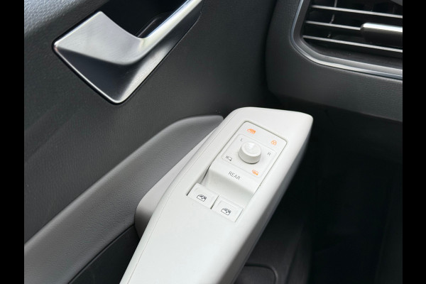 Volkswagen ID.3 Business 58 kWh First Edition l 90,86% SOH l Trekhaak l Navi l DAB+ l IZGST l