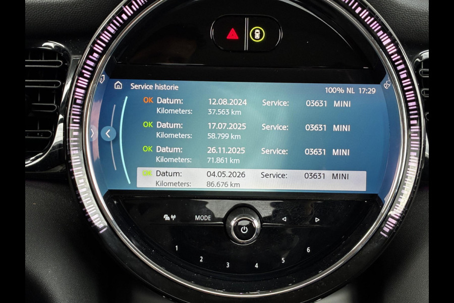 MINI Hatchback Cooper Essential Automaat 3 deurs / Navigatiesysteem / Climate Control / Parkeersensoren achter / Bluetooth / Driving Assistant / LED / Lichtpakket / DAB / Sfeerverlichting
