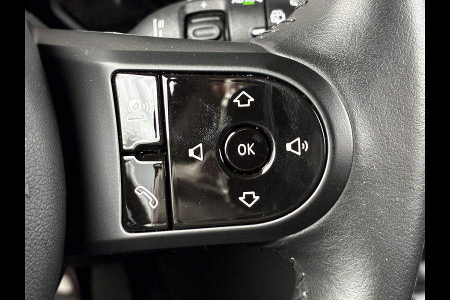MINI Hatchback Cooper Essential Automaat 3 deurs / Navigatiesysteem / Climate Control / Parkeersensoren achter / Bluetooth / Driving Assistant / LED / Lichtpakket / DAB / Sfeerverlichting