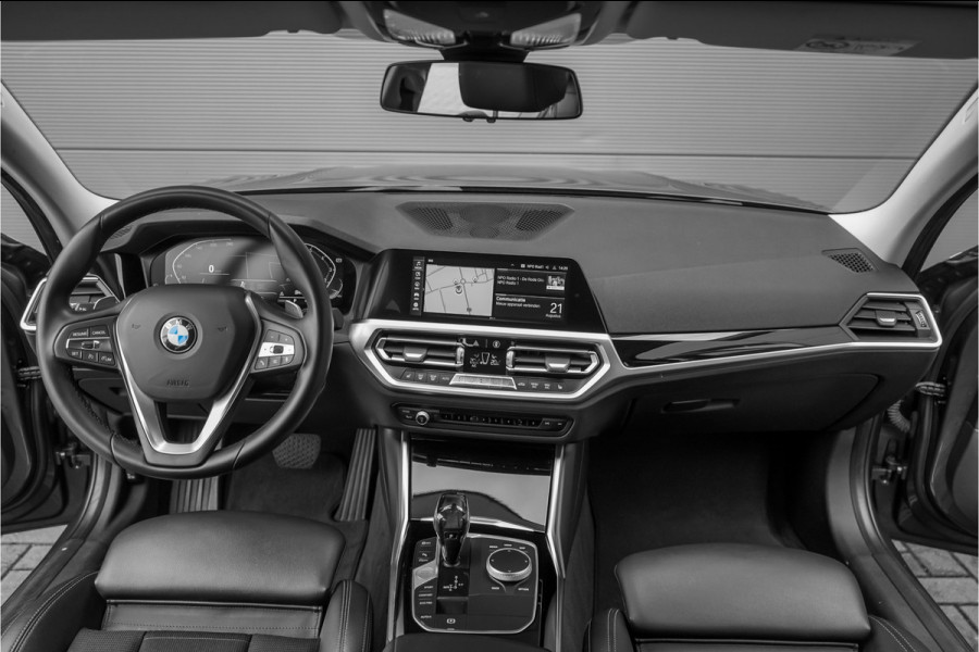 BMW 3 Serie Touring 320i High Executive Sportline Stoelverw Camera HiFi 17"
