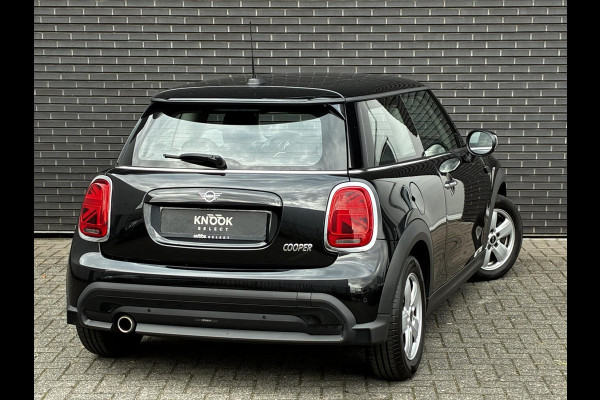 MINI Hatchback Cooper Essential Automaat 3 deurs / Navigatiesysteem / Driving Assistant / Climate Control / Parkeersensoren achter / Bluetooth / Sfeerverlichting  / LED / Lichtpakket / DAB