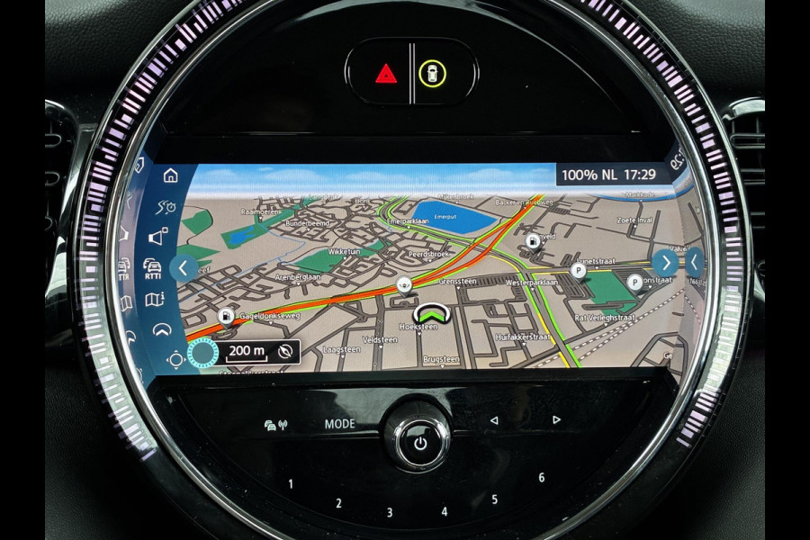 MINI Hatchback Cooper Essential Automaat 3 deurs / Navigatiesysteem / Driving Assistant / Climate Control / Parkeersensoren achter / Bluetooth / Sfeerverlichting  / LED / Lichtpakket / DAB