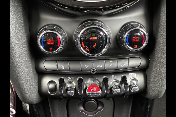 MINI Hatchback Cooper Essential Automaat 3 deurs / Navigatiesysteem / Driving Assistant / Climate Control / Parkeersensoren achter / Bluetooth / Sfeerverlichting  / LED / Lichtpakket / DAB