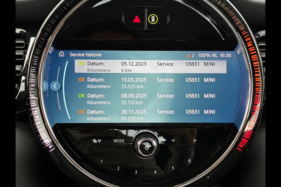 MINI Hatchback Cooper Essential Automaat 3 deurs / Navigatiesysteem / Driving Assistant / Climate Control / Parkeersensoren achter / Bluetooth / Sfeerverlichting  / LED / Lichtpakket / DAB