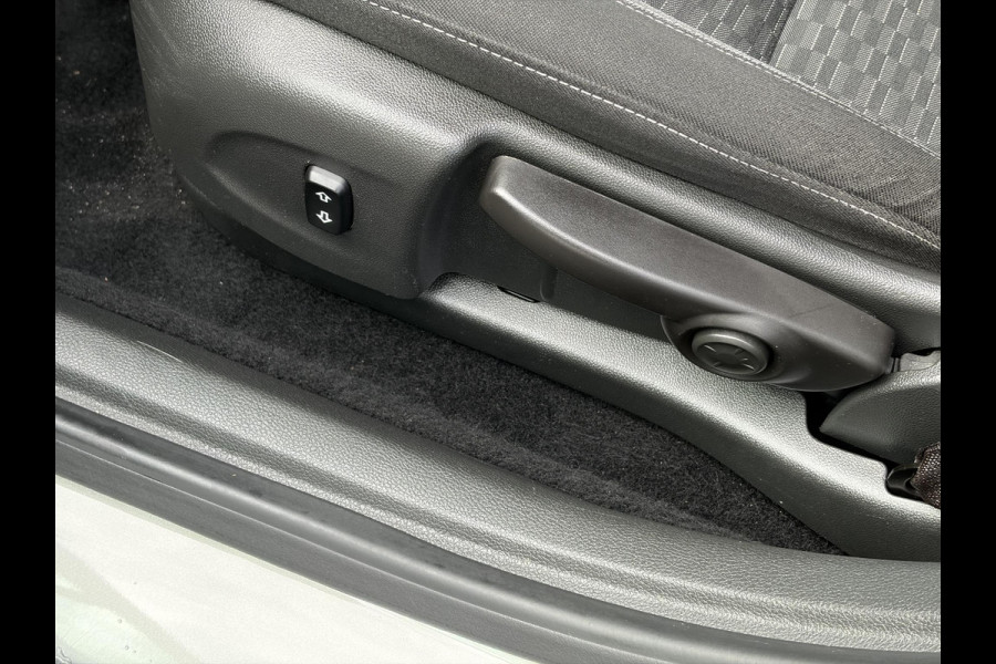Opel Astra 1.2 Business Edition 147pk l 2e Eigenaar l Trekhaak l Navi l Carplay l 6 Bak l Clima l Cruise l Pdc V+A l Recent beurt gehad l Lm velgen l N.A.P l Apk tot 07-2028
