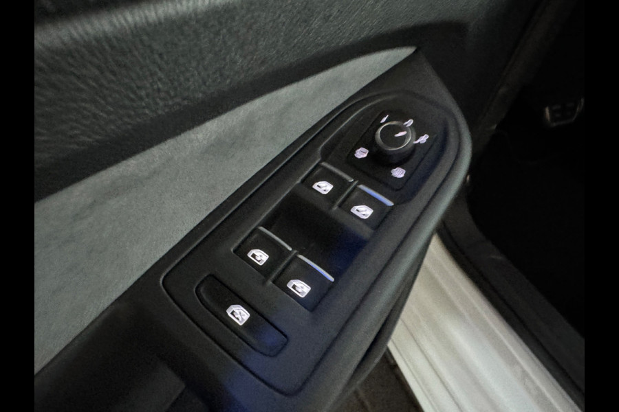 Volkswagen Golf 2.0 TSI R 4Motion Pano|Camera|Stoelverwarming|Stuurverwaimg|IQ