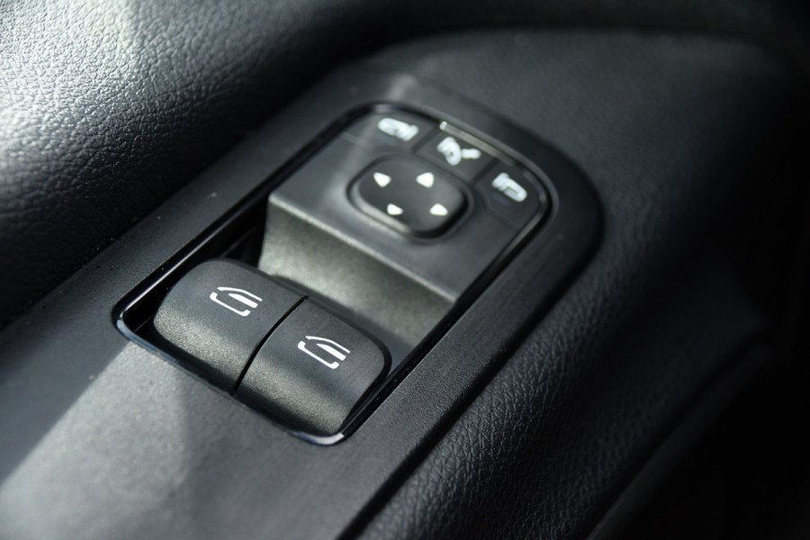 Mercedes-Benz Sprinter 317 1.9 CDI L2H2 RWD PB Edition Camera, Cruise, Carplay, 3500kg Trekhaak, LED, 170pk, 10,5'' Mbux, Geveerde stoel, Multimedia, Uniek!