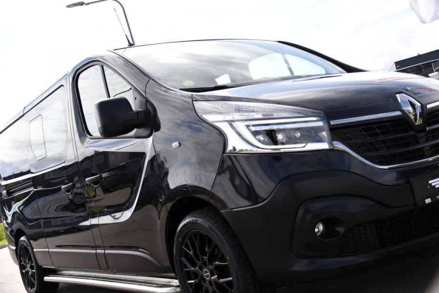Renault Trafic 2.0 dCi 145 T29 L2H1 DC Black Edition Camera, Cruise, Clima, 145pk, Automaat, 2 x Schuifdeur, Trekhaak, Sensoren,