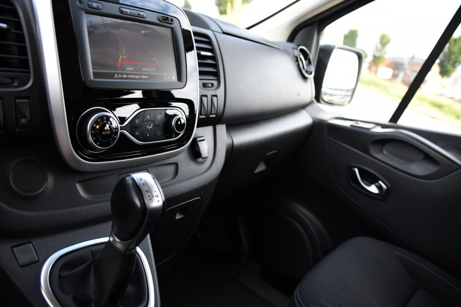 Renault Trafic 2.0 dCi 145 T29 L2H1 DC Black Edition Camera, Cruise, Clima, 145pk, Automaat, 2 x Schuifdeur, Trekhaak, Sensoren,