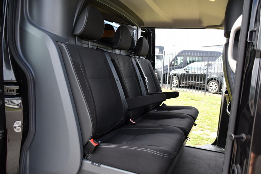 Renault Trafic 2.0 dCi 145 T29 L2H1 DC Black Edition Camera, Cruise, Clima, 145pk, Automaat, 2 x Schuifdeur, Trekhaak, Sensoren,