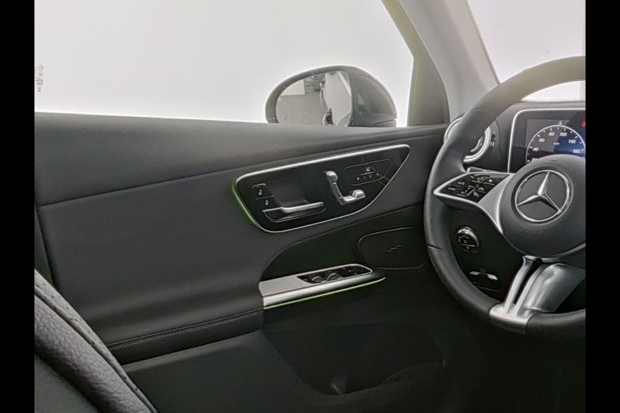 Mercedes-Benz GLC 300 e 4MATIC Plug-In Hybride Trekhaak | Panorama Schuif-Kanteldak | Parkeerpakket met achteruitcamera | Distronic | Ledkolampen | Advanced Soundsystem. Inclusief 24 maanden Mercedes-Benz Certified garantie voor Europa.