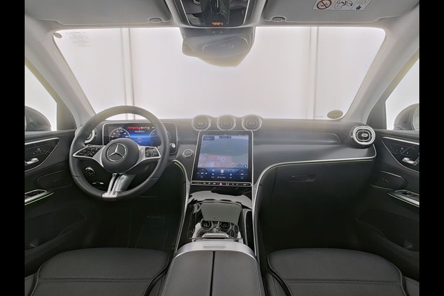 Mercedes-Benz GLC 300 e 4MATIC Plug-In Hybride Trekhaak | Panorama Schuif-Kanteldak | Parkeerpakket met achteruitcamera | Distronic | Ledkolampen | Advanced Soundsystem. Inclusief 24 maanden Mercedes-Benz Certified garantie voor Europa.