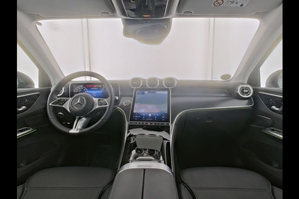 Mercedes-Benz GLC 300 e 4MATIC Plug-In Hybride Trekhaak | Panorama Schuif-Kanteldak | Parkeerpakket met achteruitcamera | Distronic | Ledkolampen | Advanced Soundsystem. Inclusief 24 maanden Mercedes-Benz Certified garantie voor Europa.