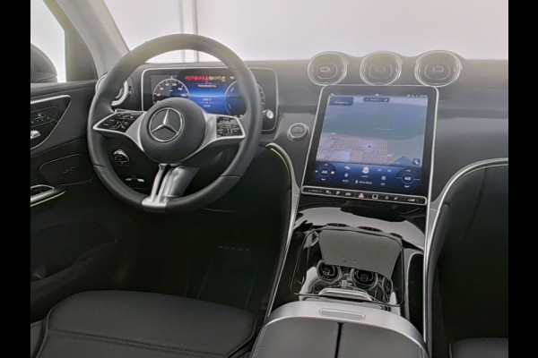 Mercedes-Benz GLC 300 e 4MATIC Plug-In Hybride Trekhaak | Panorama Schuif-Kanteldak | Parkeerpakket met achteruitcamera | Distronic | Ledkolampen | Advanced Soundsystem. Inclusief 24 maanden Mercedes-Benz Certified garantie voor Europa.