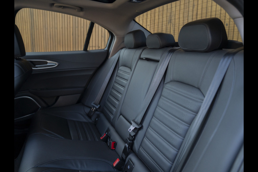 Alfa Romeo Giulia 2.2 Sprint | Panoramadak | Veloce stoelen | Carplay | Adapt. cruise