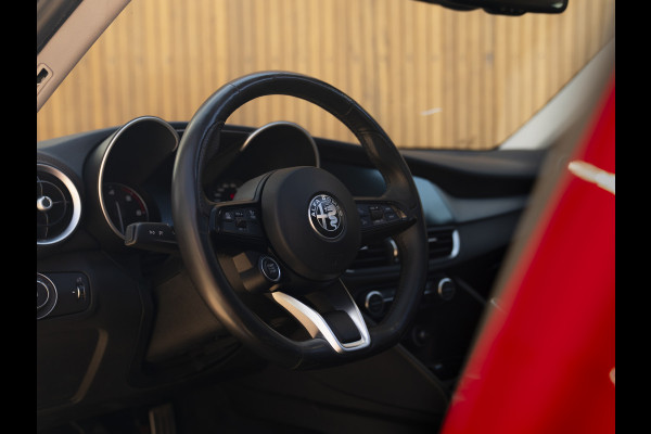 Alfa Romeo Giulia 2.2 Sprint | Panoramadak | Veloce stoelen | Carplay | Adapt. cruise