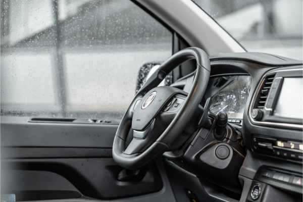 Fiat Scudo 2.0 MultiJet 145 PK L2H1 | Sortimo | CarPlay | Camera | Navigatie | Trekhaak | Standkachel | Grip control | F1 Flippers | DAB | Cruise control | Keyless start | DAB | Nieuwe APK | Dealer onderhouden