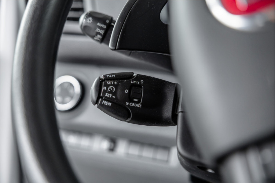 Fiat Scudo 2.0 MultiJet 145 PK L2H1 | Sortimo | CarPlay | Camera | Navigatie | Trekhaak | Standkachel | Grip control | F1 Flippers | DAB | Cruise control | Keyless start | DAB | Nieuwe APK | Dealer onderhouden
