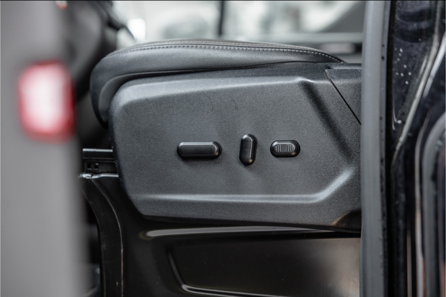 Ford Transit Custom 320 2.0 TDCI 170 PK L2H1 Limited DC | CarPlay | Camera | Navigatie | Lederen bekleding | Elek stoelen | Stoelverwarming | Blind spot | DAB | Nieuwe APK