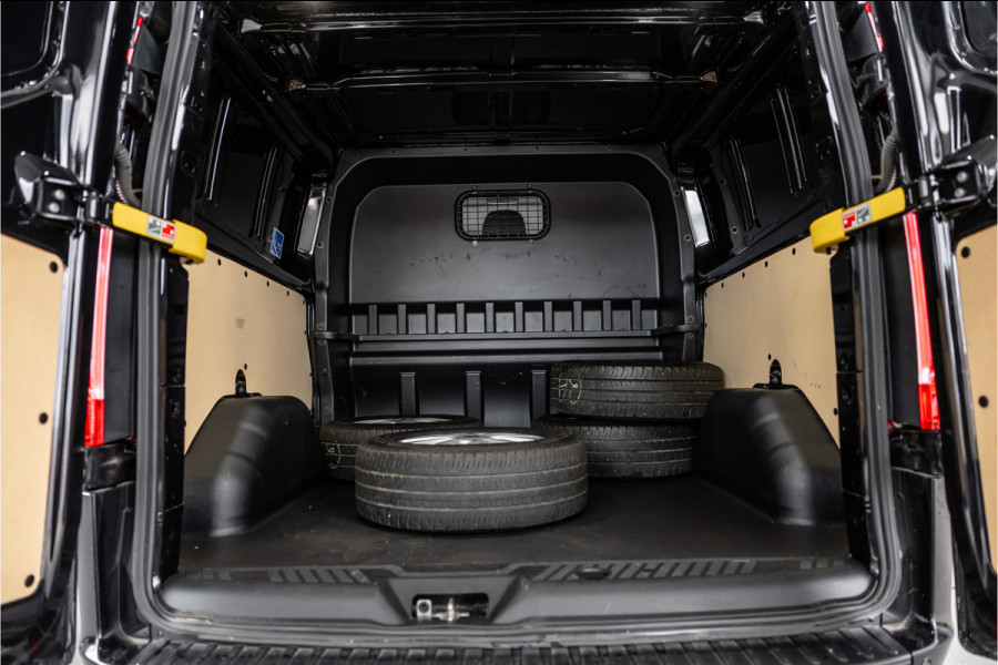 Ford Transit Custom 320 2.0 TDCI 170 PK L2H1 Limited DC | CarPlay | Camera | Navigatie | Lederen bekleding | Elek stoelen | Stoelverwarming | Blind spot | DAB | Nieuwe APK