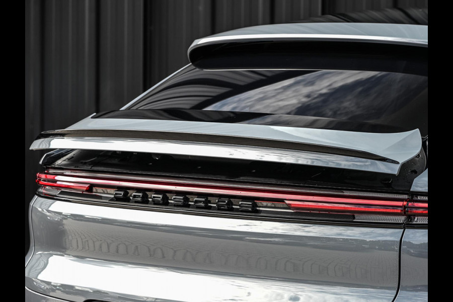 Porsche Cayenne Coupé 3.0 E-Hybrid Sport Design | NL-Auto | Sportuitlaat | Panoramadak | 18 Wegs Memory Seats | 4-Wiel Besturing | 360 Camera | Adaptive Cruise | Stoelverwarming + Ventilatie | Bose | Luchtvering | Sport Chrono | Interieurpakket Carbon | Soft Close |