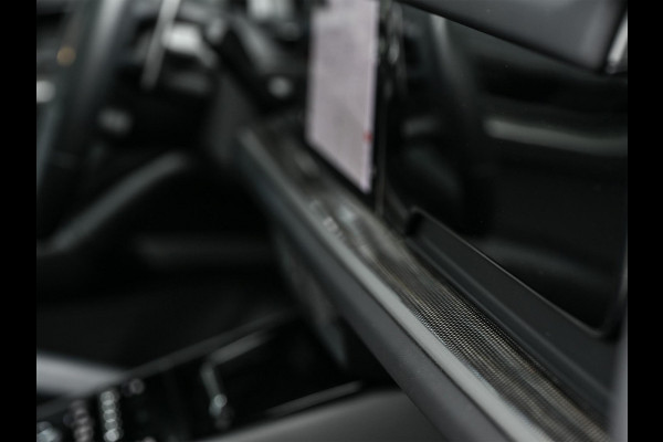 Porsche Cayenne Coupé 3.0 E-Hybrid Sport Design | NL-Auto | Sportuitlaat | Panoramadak | 18 Wegs Memory Seats | 4-Wiel Besturing | 360 Camera | Adaptive Cruise | Stoelverwarming + Ventilatie | Bose | Luchtvering | Sport Chrono | Interieurpakket Carbon | Soft Close |