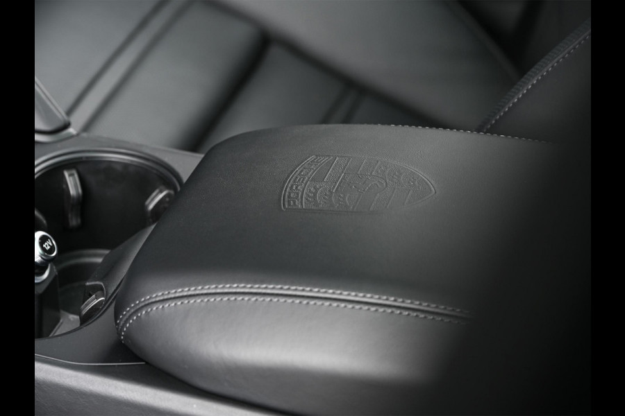 Porsche Cayenne Coupé 3.0 E-Hybrid Sport Design | NL-Auto | Sportuitlaat | Panoramadak | 18 Wegs Memory Seats | 4-Wiel Besturing | 360 Camera | Adaptive Cruise | Stoelverwarming + Ventilatie | Bose | Luchtvering | Sport Chrono | Interieurpakket Carbon | Soft Close |