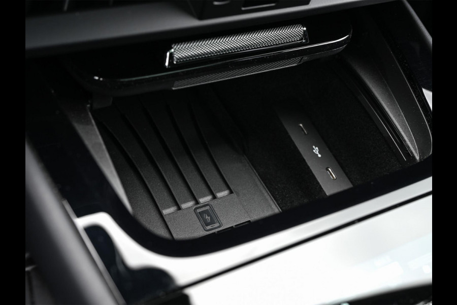Porsche Cayenne Coupé 3.0 E-Hybrid Sport Design | NL-Auto | Sportuitlaat | Panoramadak | 18 Wegs Memory Seats | 4-Wiel Besturing | 360 Camera | Adaptive Cruise | Stoelverwarming + Ventilatie | Bose | Luchtvering | Sport Chrono | Interieurpakket Carbon | Soft Close |