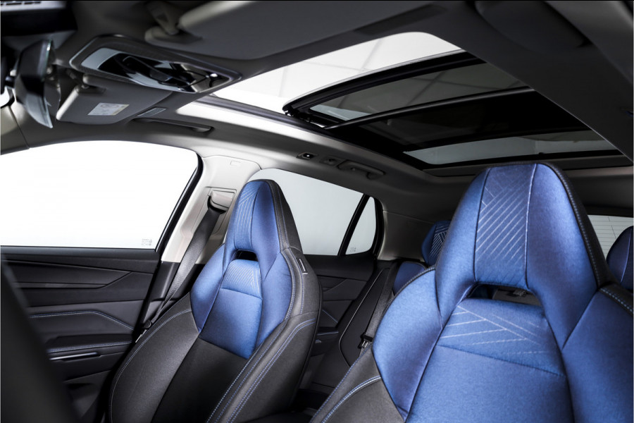 Lynk & Co 01 1.5 PHEV 261PK MY22 | Black Pakket | 360 Camera  | 7.4 kWh Boordlader | S/K-panodak | Adapt. Cruise | Memory | Elek. klep | LM 20" | 5687