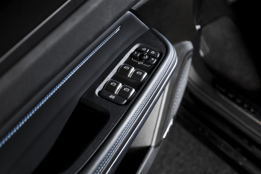 Lynk & Co 01 1.5 PHEV 261PK MY22 | Black Pakket | 360 Camera  | 7.4 kWh Boordlader | S/K-panodak | Adapt. Cruise | Memory | Elek. klep | LM 20" | 5687