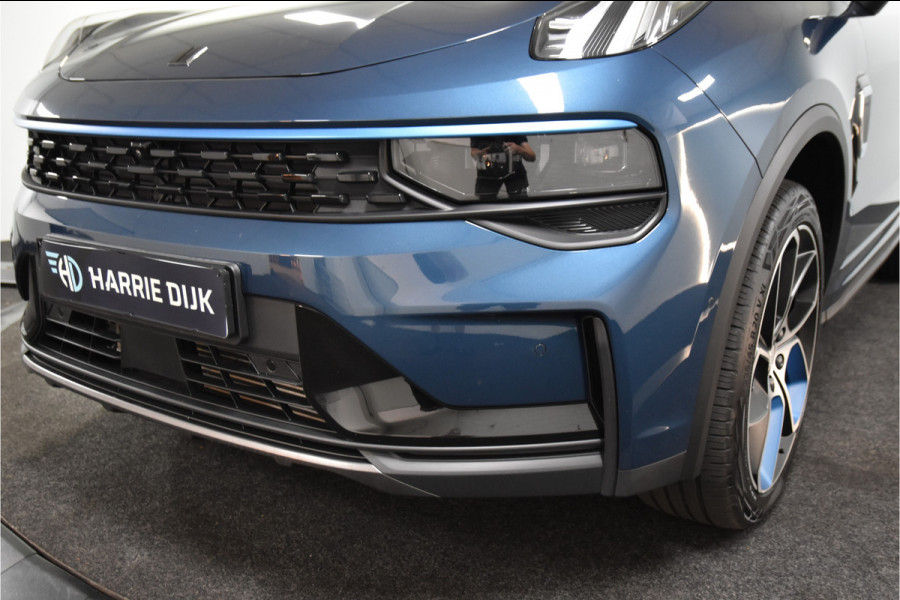 Lynk & Co 01 1.5 PHEV 261PK MY23 | Afn. Trekhaak | Donkere hemel | 360 Camera | 7.4 kWh boordlader | S/K-panodak | Adapt. Cruise | Memory | Elek. klep | LM 20" | 1189