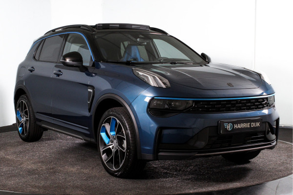 Lynk & Co 01 1.5 PHEV 261PK MY23 | Afn. Trekhaak | Donkere hemel | 360 Camera | 7.4 kWh boordlader | S/K-panodak | Adapt. Cruise | Memory | Elek. klep | LM 20" | 1189