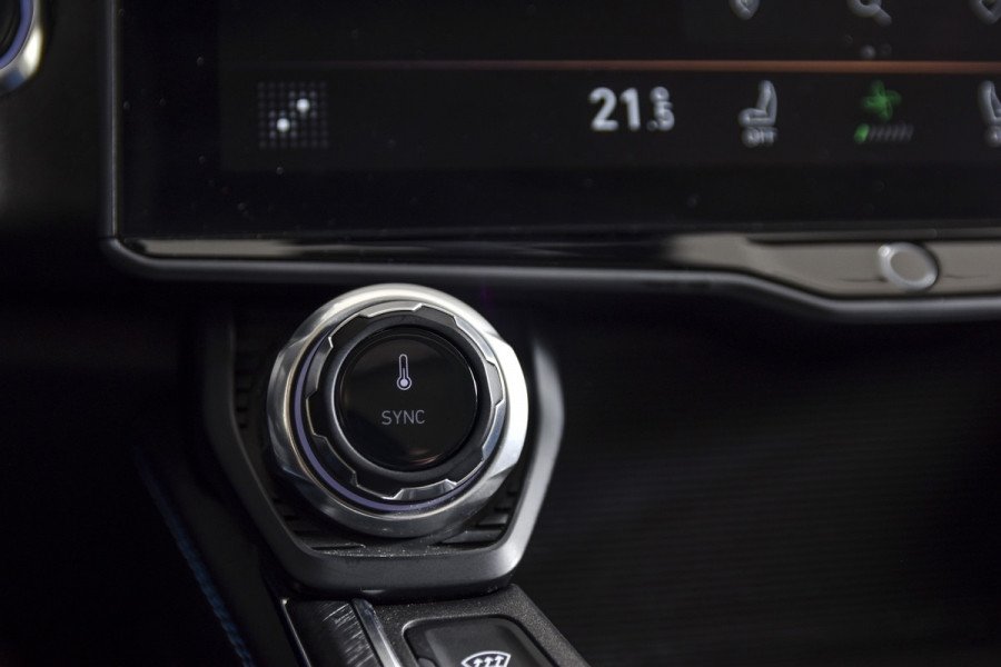 Lynk & Co 01 1.5 PHEV 261PK MY23 | Donkere hemel | 360 Camera | 7.4 kWh boordlader | S/K-panodak | Adapt. Cruise | Memory | Elek. klep | LM 20" | 8416