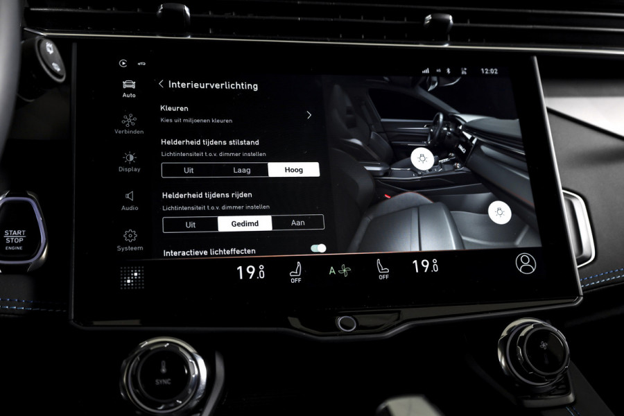 Lynk & Co 01 1.5 PHEV 261PK MY23 | Donkere hemel | 360 Camera | 7.4 kWh boordlader | S/K-panodak | Adapt. Cruise | Memory | Elek. klep | LM 20" | 8416