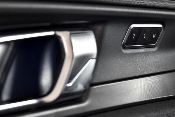 Lynk & Co 01 1.5 PHEV 261PK MY23 | Donkere hemel | 360 Camera | 7.4 kWh boordlader | S/K-panodak | Adapt. Cruise | Memory | Elek. klep | LM 20" | 8416