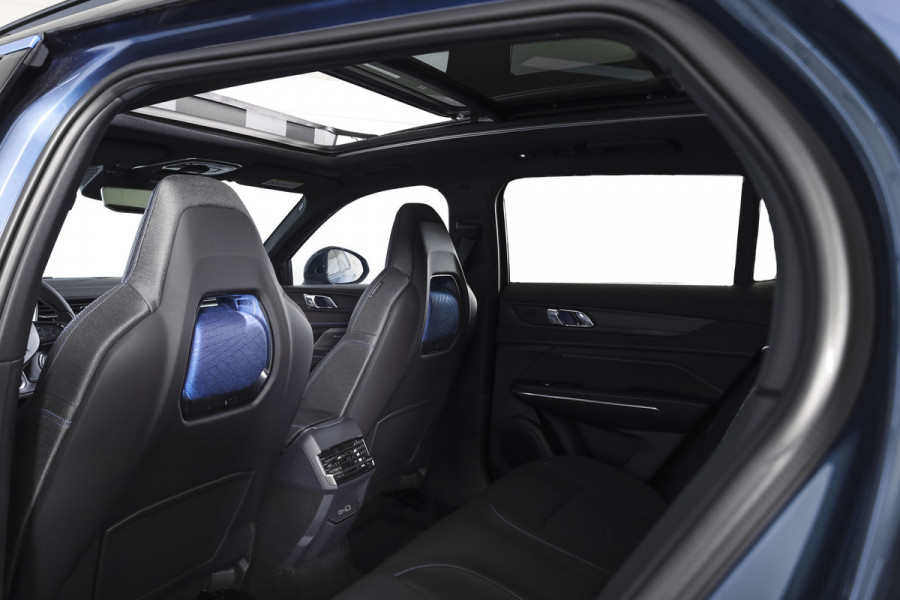 Lynk & Co 01 1.5 PHEV 261PK MY23 | Donkere hemel | 360 Camera | 7.4 kWh boordlader | S/K-panodak | Adapt. Cruise | Memory | Elek. klep | LM 20" | 2682